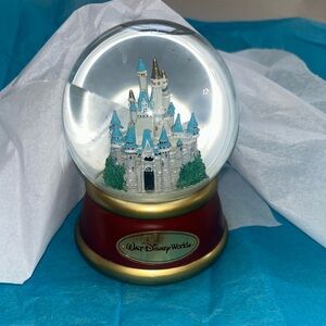 Walt Disney World Cinderella Castle Snow Globe A Dream Is A Wish Your Heart Make